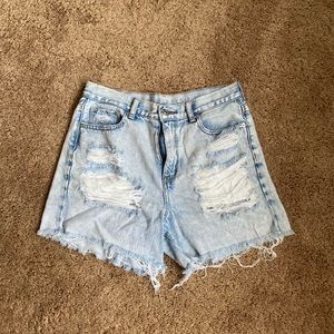 American Eagle Destroyed Mom Short